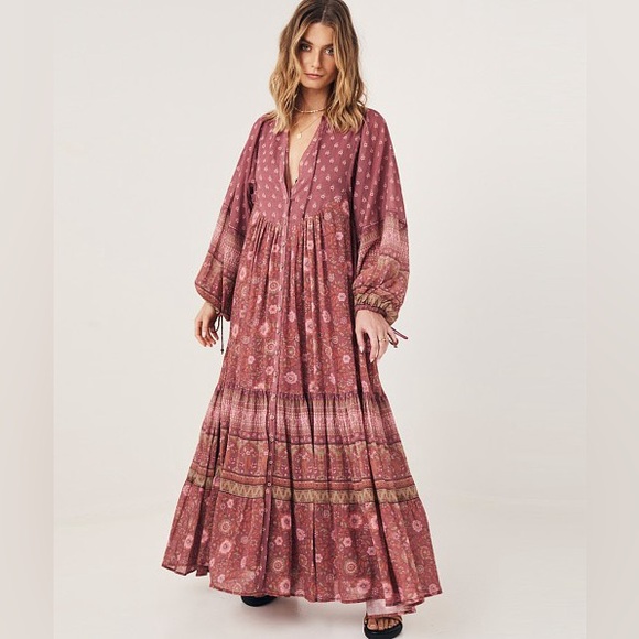 Utopia gown in berry color size XXL - Picture 2 of 6